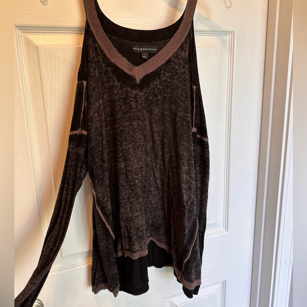 Rock Republic open shoulder long sleeve shirt size XL
